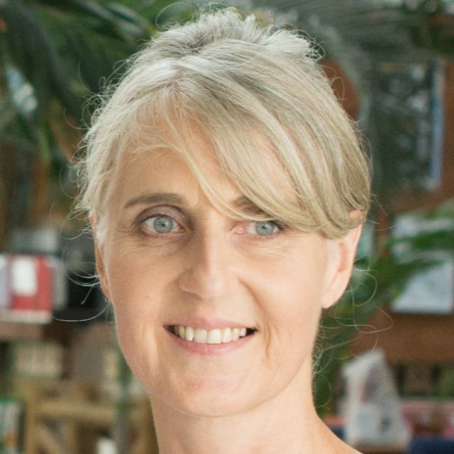 SUZANE JACOBS
